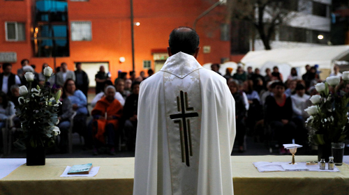 “Violados por vía oral, vaginal y anal”: Documentan abusos de sacerdotes a 1.000 menores en EE.UU.