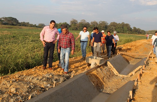 Prefectura construye canales terciarios en el Sistema de Riego de Catarama