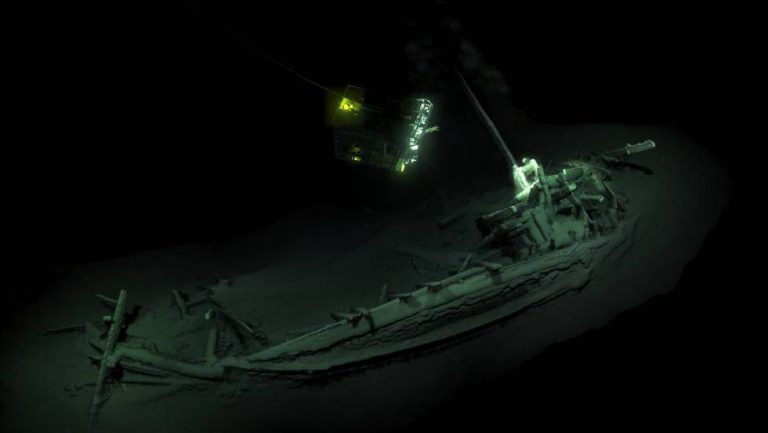 Hallado en el mar Negro un barco intacto de 2.400 años