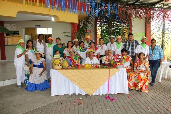 Adultos mayores celebraron día de la interculturalidad