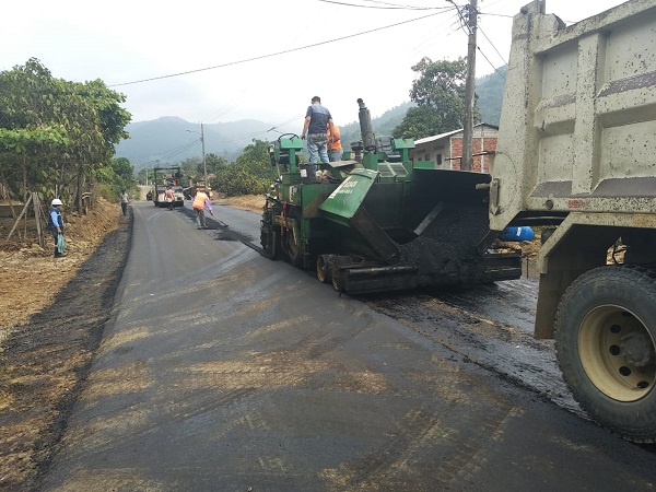 En Ventanas se asfalta vía Barranco Colorado –Pasaje A –Pasaje B