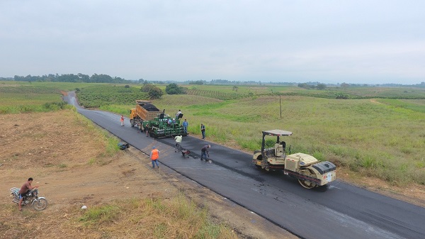 Los Ríos: el asfalto renueva a más carreteras en la provincia