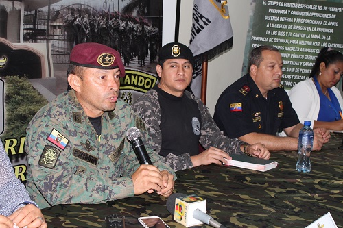 Coordinan ceremonia cívica – militar en recordación al Día  del Escudo de Armas y por el Paracaidismo Ecuatoriano