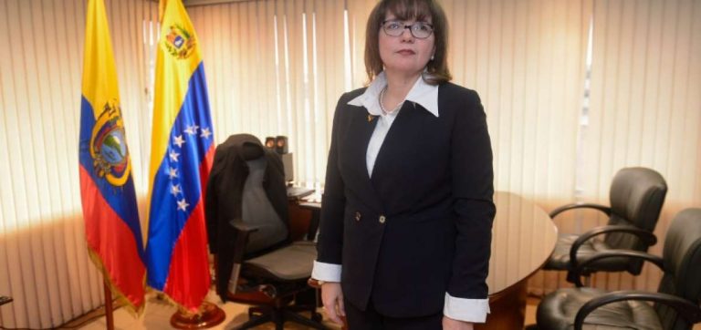 Embajadora de Venezuela expulsada de Ecuador