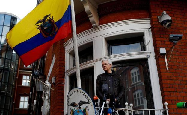 Assange demandará al Gobierno de Ecuador por violar sus derechos fundamentales.