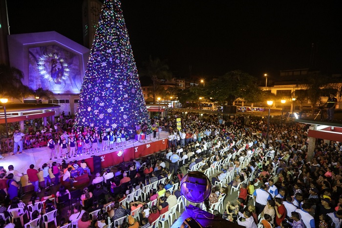 Babahoyo enciende su árbol de navidad