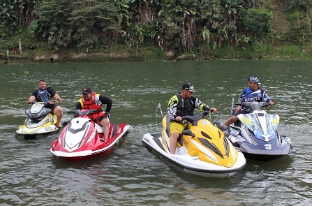 En Quevedo se realizó competencia de motos acuáticas