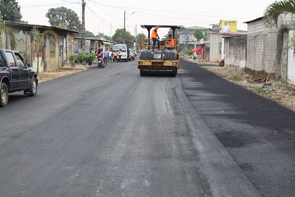 Alcalde Jorge Domínguez constata asfaltado de calles en Palmira de Bris en San Camilo