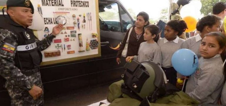 Policía ecuatoriana inicia prevención por uso de juegos pirotécnicos