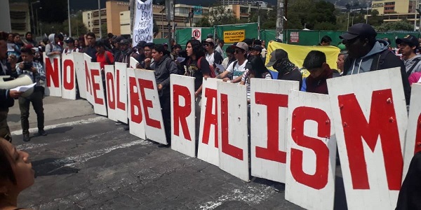 “Hay plata para los bancos y no para estudiar”, gritan universitarios en movilización