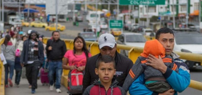 Gobierno de Ecuador amplía emergencia por migración venezolana