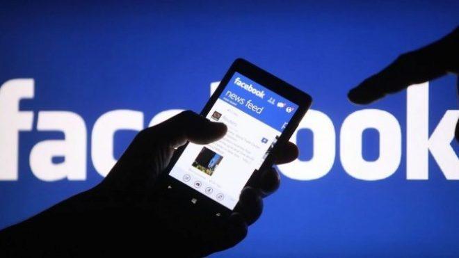 Italia multa a Facebook con 10 millones por vender datos