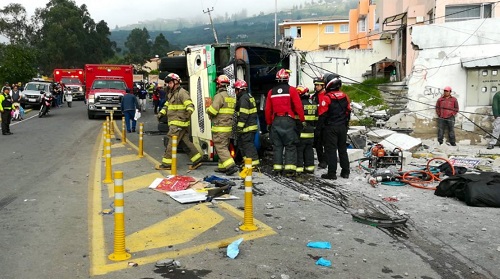 En Quito accidente de tránsito deja 4 muertos y más de 30 heridos