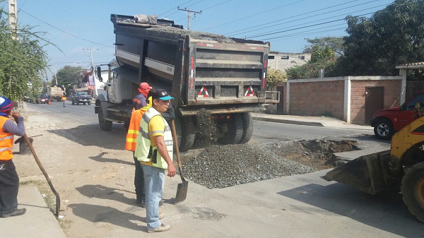 Mantenimiento por niveles de servicio avanza en vías  de Guayas