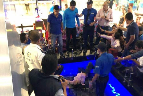 Joven hospitalizada tras caer de una escalera eléctrica de centro comercial en Manta