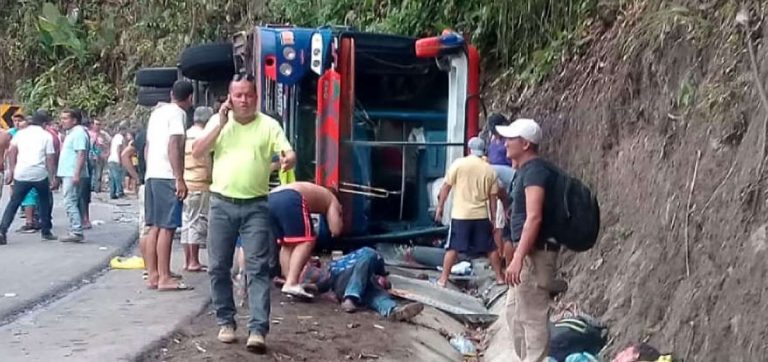 Un fallecido y 26 heridos en accidente de bus Reales Tamarindo en ruta Quevedo-Portoviejo