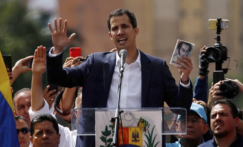 Juan Guaidó se proclama como presidente encargado de Venezuela