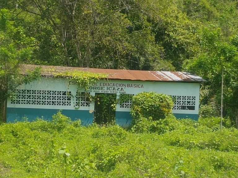 Lenín Moreno anuncia reapertura de escuelas rurales que cerró el gobierno anterior
