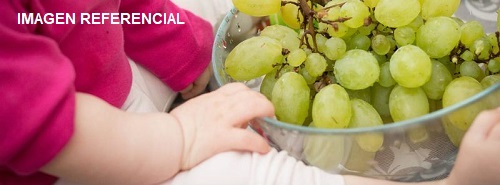 Un menor de origen ecuatoriano muere asfixiado con una uva en Año Nuevo en España
