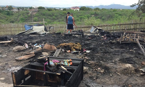 Incendio dejó sin casa y enseres a una familia en Jaramijó