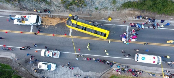Volcamiento de bus dejó 31 heridos en la vía Cusubamba-Cayambe