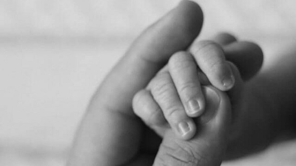 Milagro: Bebé permaneció 3 días junto al cadáver de su madre
