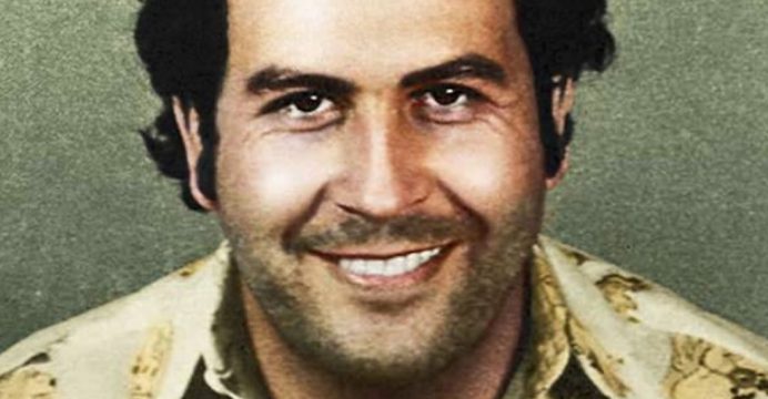 Vídeo viralizan a presunto “Fantasma” de Pablo Escobar antes de implosión del edificio Mónaco