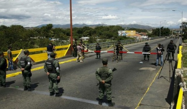 Venezuela declara alerta militar y cierra frontera