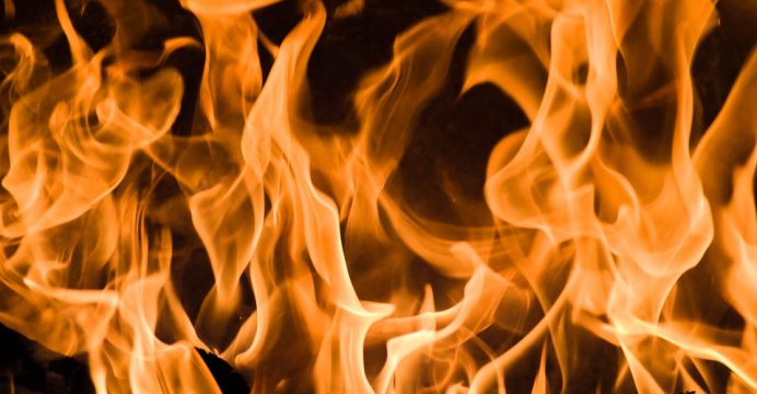Incendio deja en la calle a 4 familias en suburbio de Guayaquil