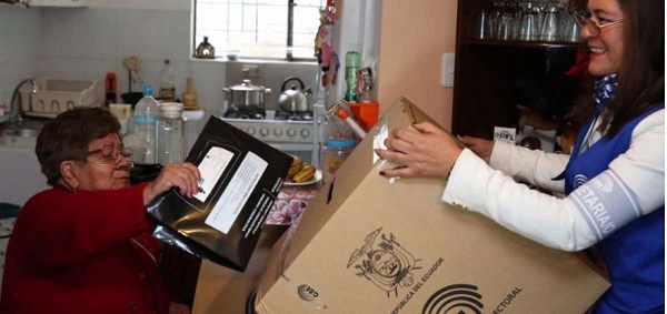 ‘Voto en casa’ beneficia a electores con discapacidad en Ecuador