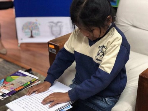 En Ecuador, presentan una colección de libros infantiles en formato braille