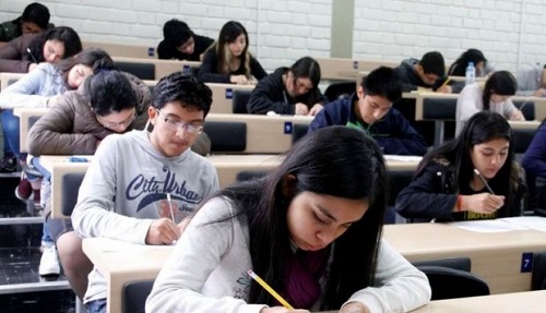 Asamblea Nacional pide explicaciones por retraso del pago de becas a estudiantes