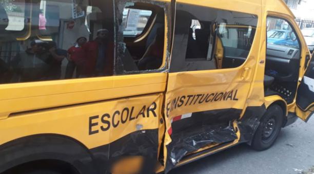 Accidente de bus escolar dejó ocho niños heridos en el norte de Quito
