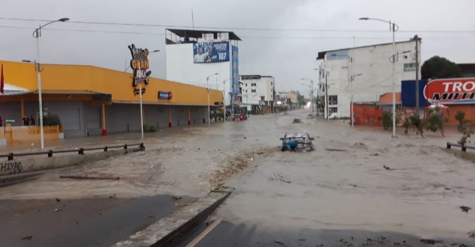 Manabí y Los Ríos declarados en alerta naranja por lluvias