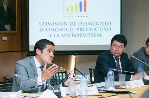 Gobierno ecuatoriano reducirá la masa salarial en 500 millones