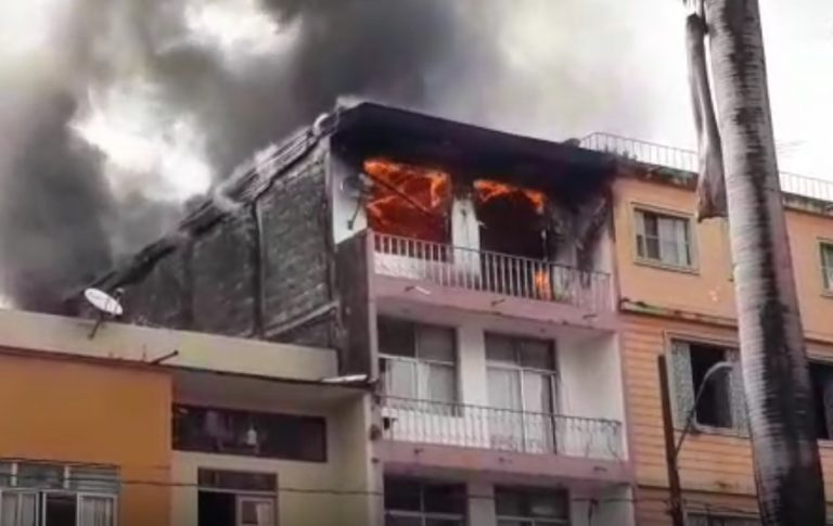 Incendio asustó a los quevedeños en una vivienda de tres pisos