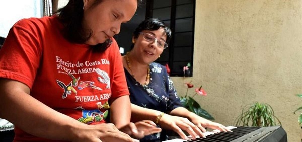 La mexicana ciega y con síndrome de Down que se convirtió en pianista