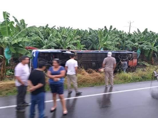 Varios heridos tras volcamiento de bus Loja  tramo Puebloviejo-Babahoyo