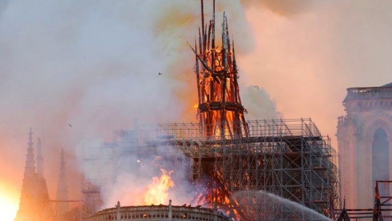 Incendio en la catedral de Notre Dame en París