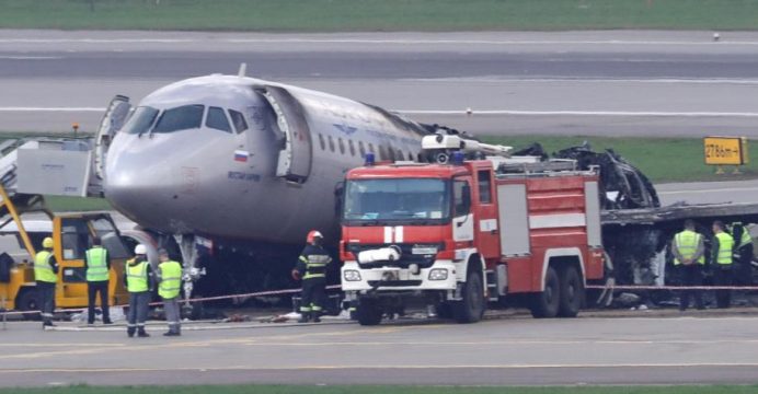 Un rayo podría haber causado accidente aéreo en Moscú