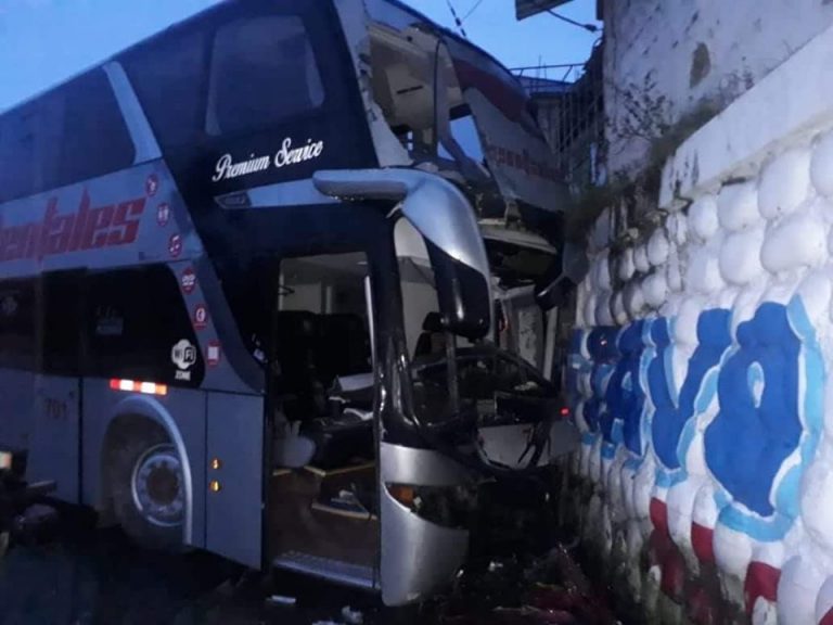 Bus Occidental se accidentó en Quinindé y deja 7 heridos