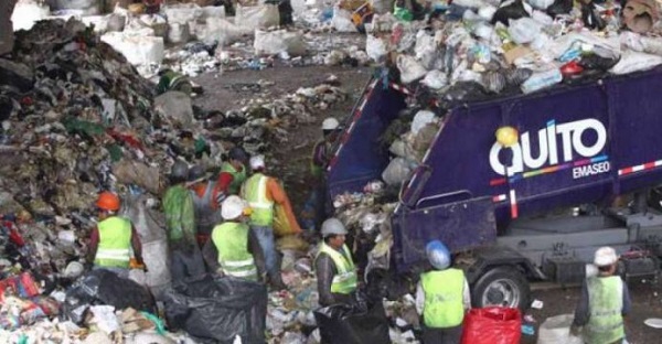 Quito: Dos cadáveres fueron encontrados en un basurero