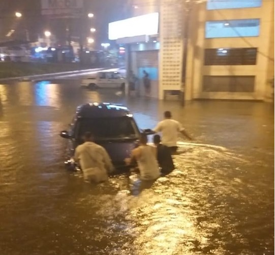 Lluvias en Quevedo dejan un menor fallecido y viviendas por caer al agua