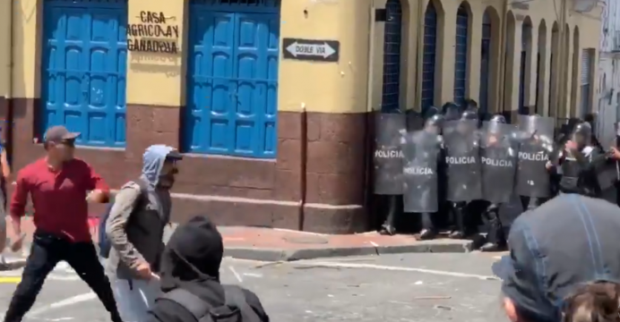(Vídeo) Marchas por el día del trabajador en Quito terminaron en enfrentamientos