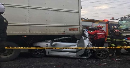 Choque múltiple deja un herido en Quito