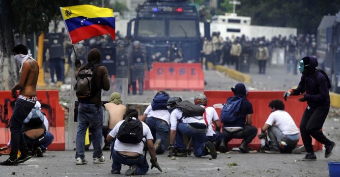 EE.UU. no descarta intervención en Venezuela; estudian opciones militares