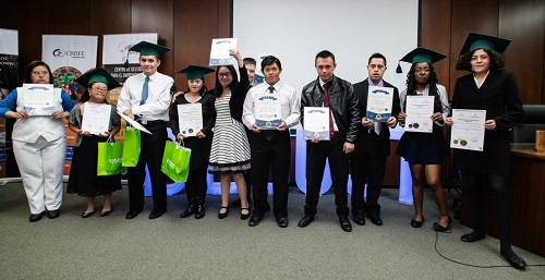 Jóvenes con síndrome de Down recibieron certificación por el Senescyt