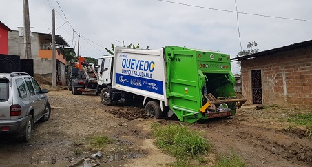 Quevedo: Recolector de basura cae a un hueco