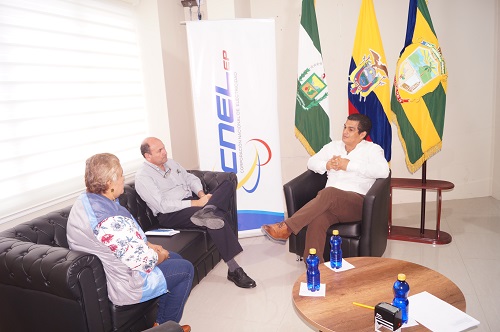 Alcalde de Valencia Celso Fuertes coordina proyectos eléctricos con CNEL