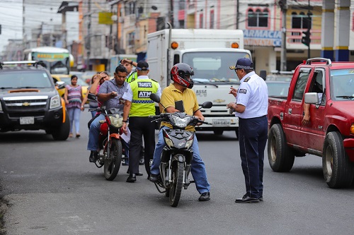 Babahoyo: Multa por no usar casco